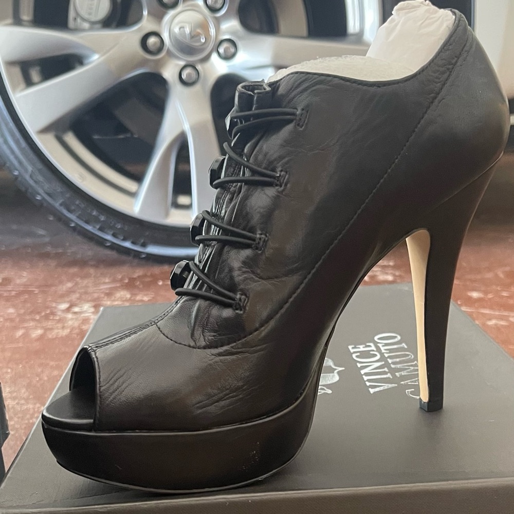 VINCE CAMUTO - VC -MAJESTY